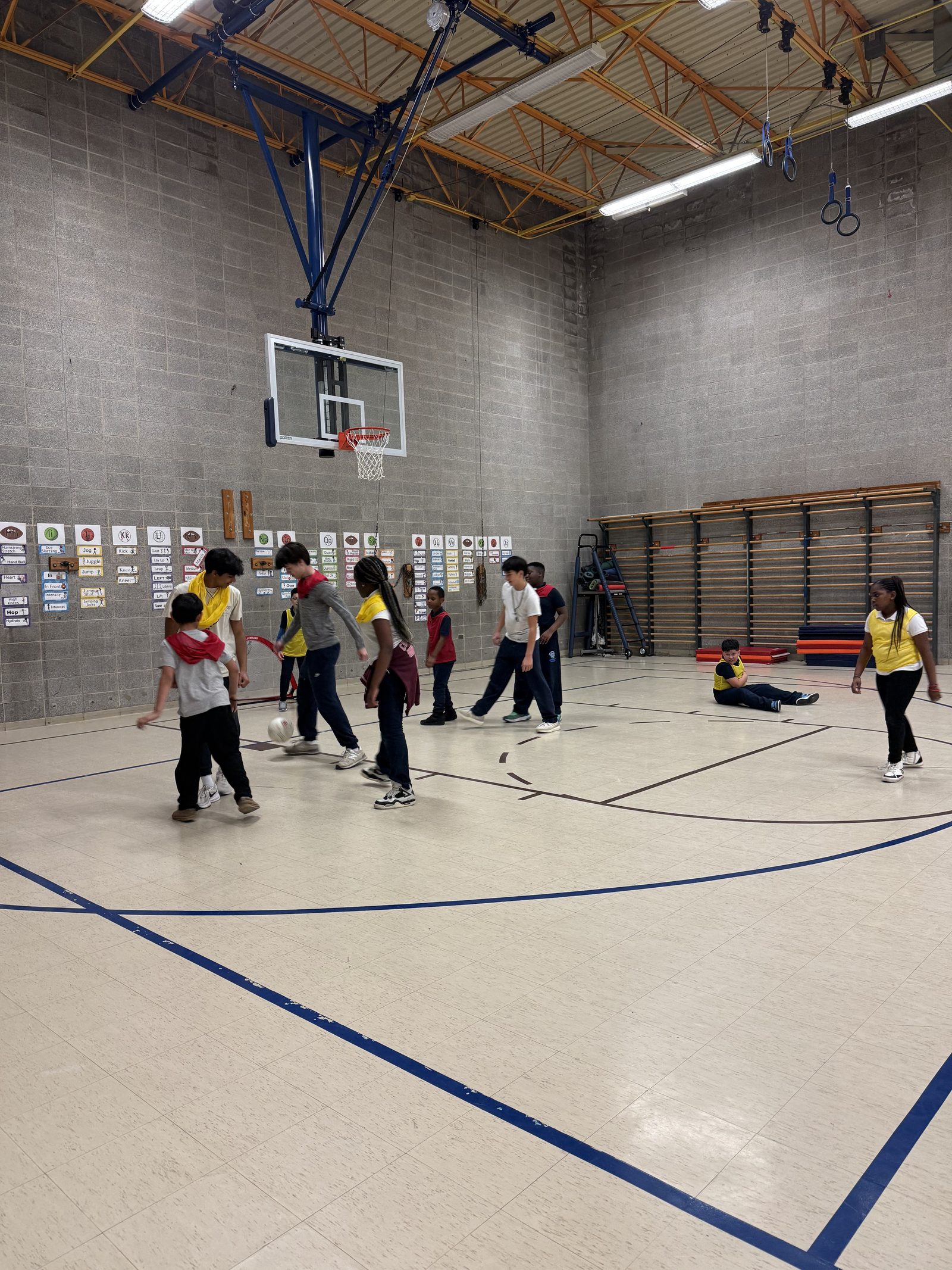 Kids in team pinnies during a clinic